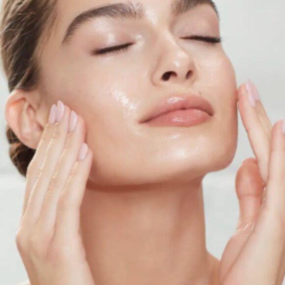 Charlotte Tilbury Super Radiance Resurfacing Facial Exfoliator Mask - Picture 5 of 5